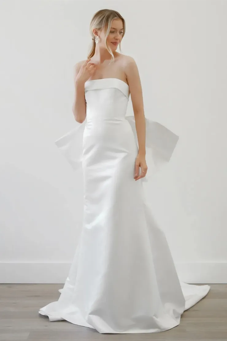 Locket Dee with Bow Style #11253 #1 frontface vertical picture