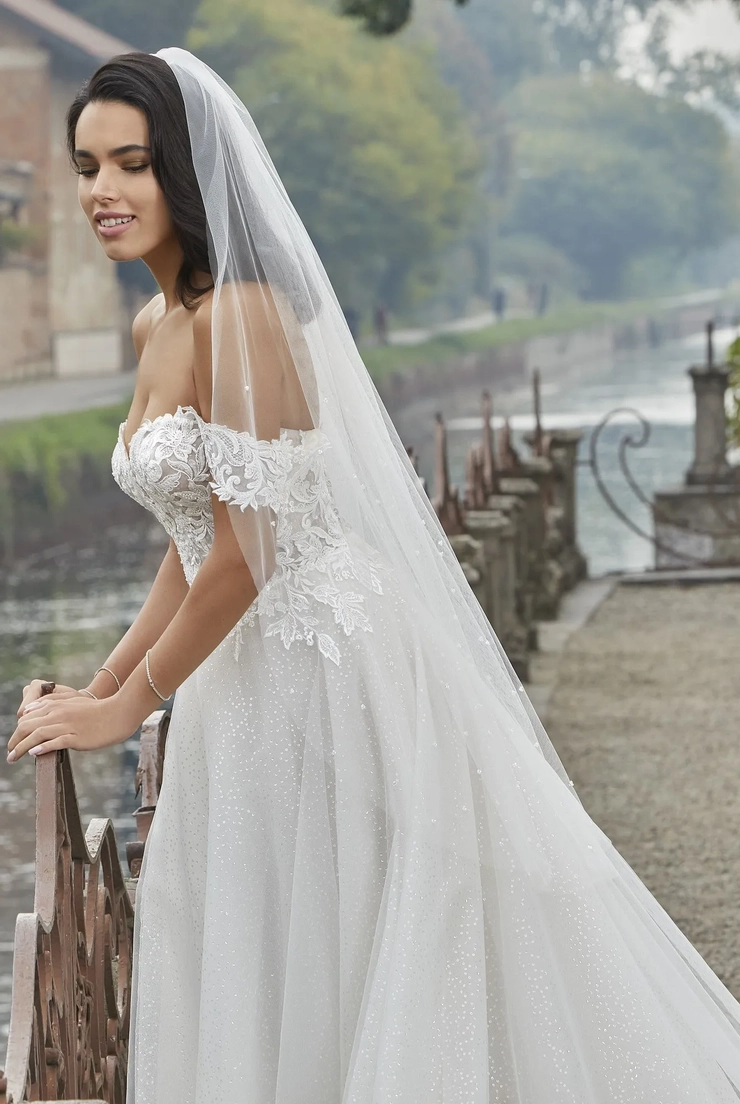 Demetrios 8195