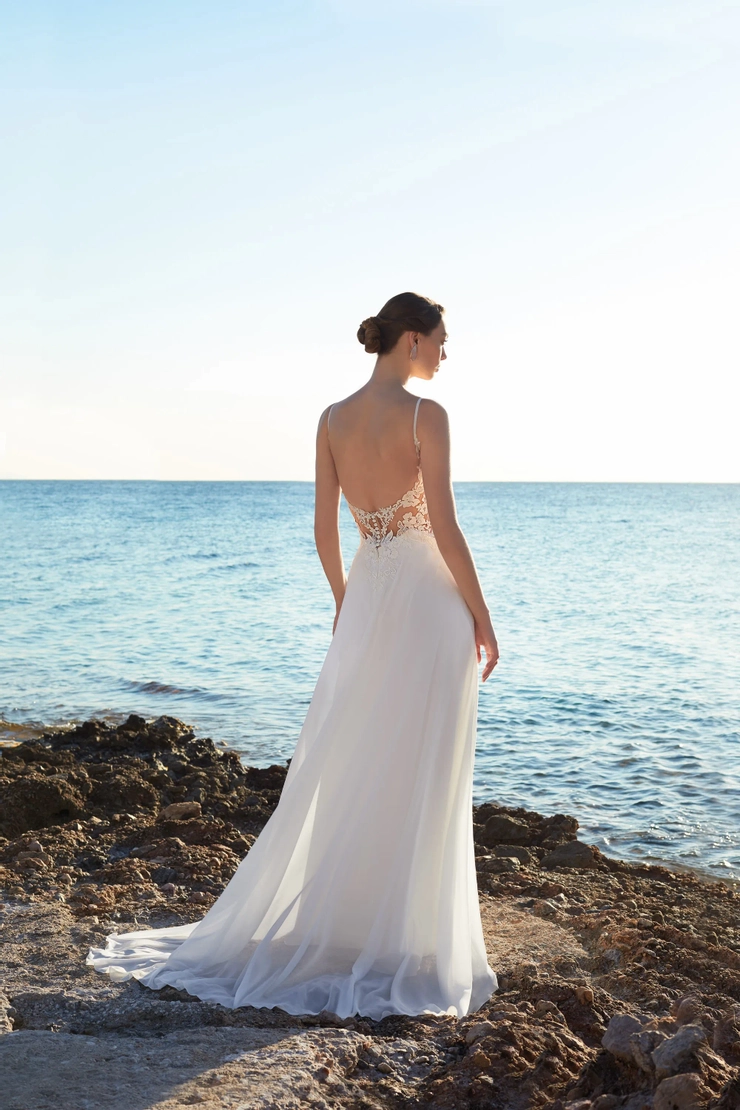 Demetrios Collection DR382