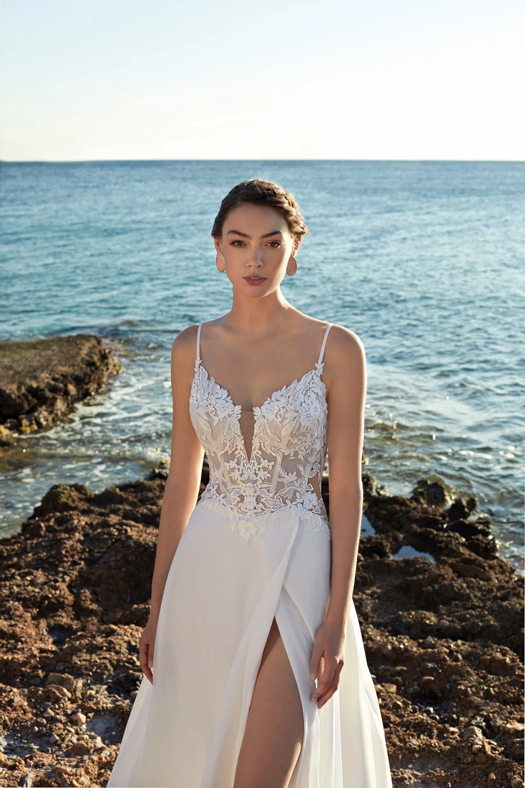 Demetrios Collection DR382