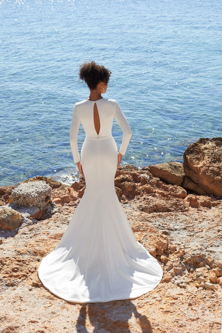 Demetrios Collection DR383