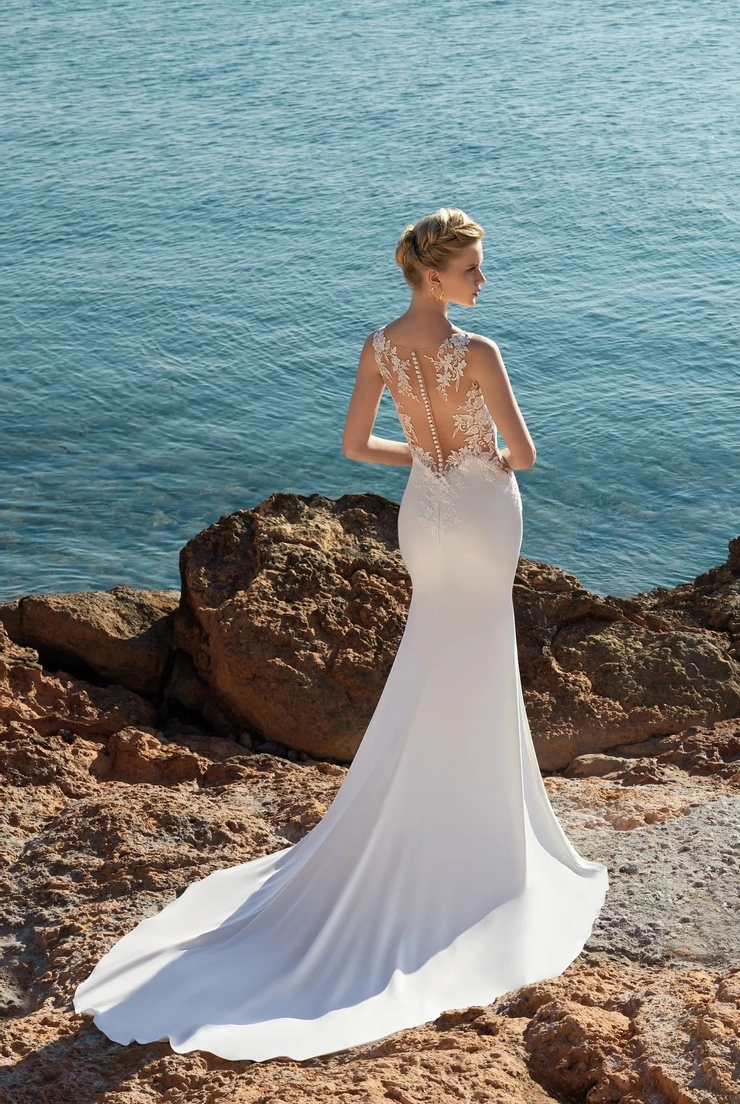 Demetrios Collection DR384