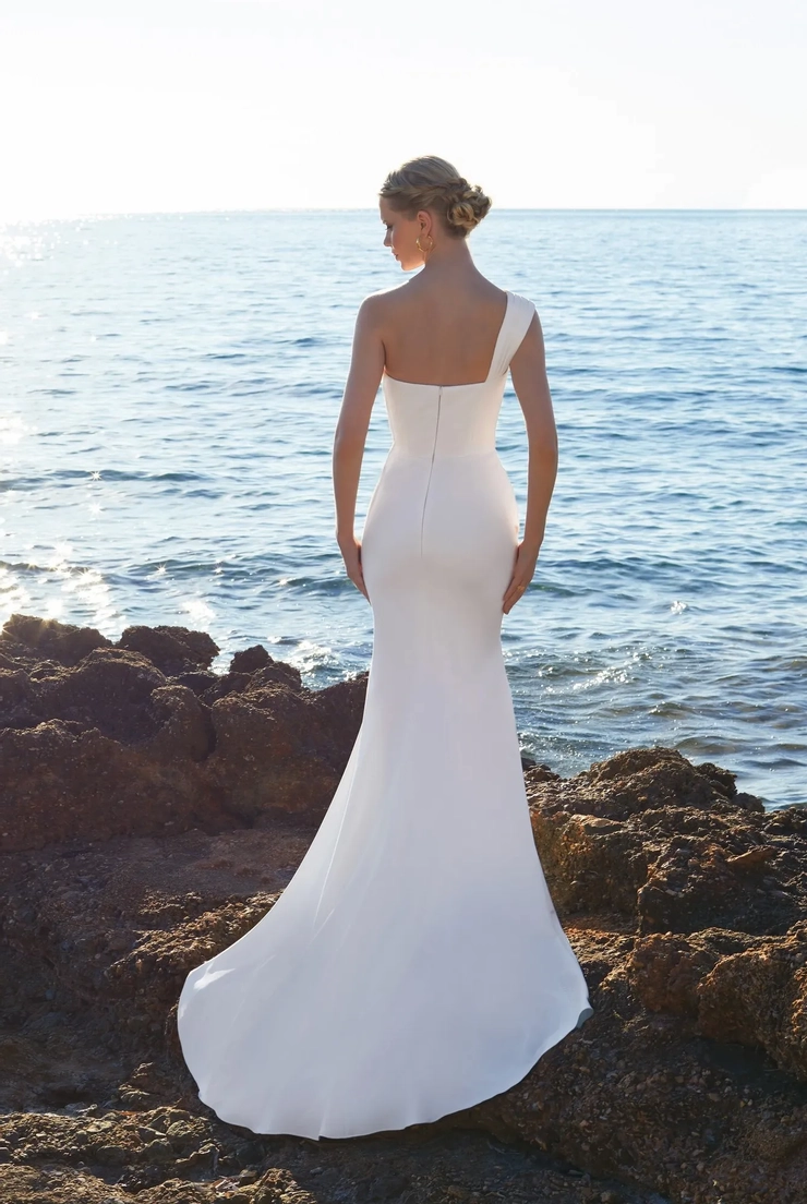 Demetrios Collection DR385
