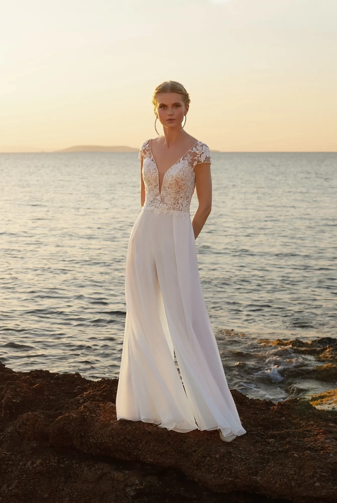 Demetrios Destination Romance - DR388 | Camille's of Wilmington