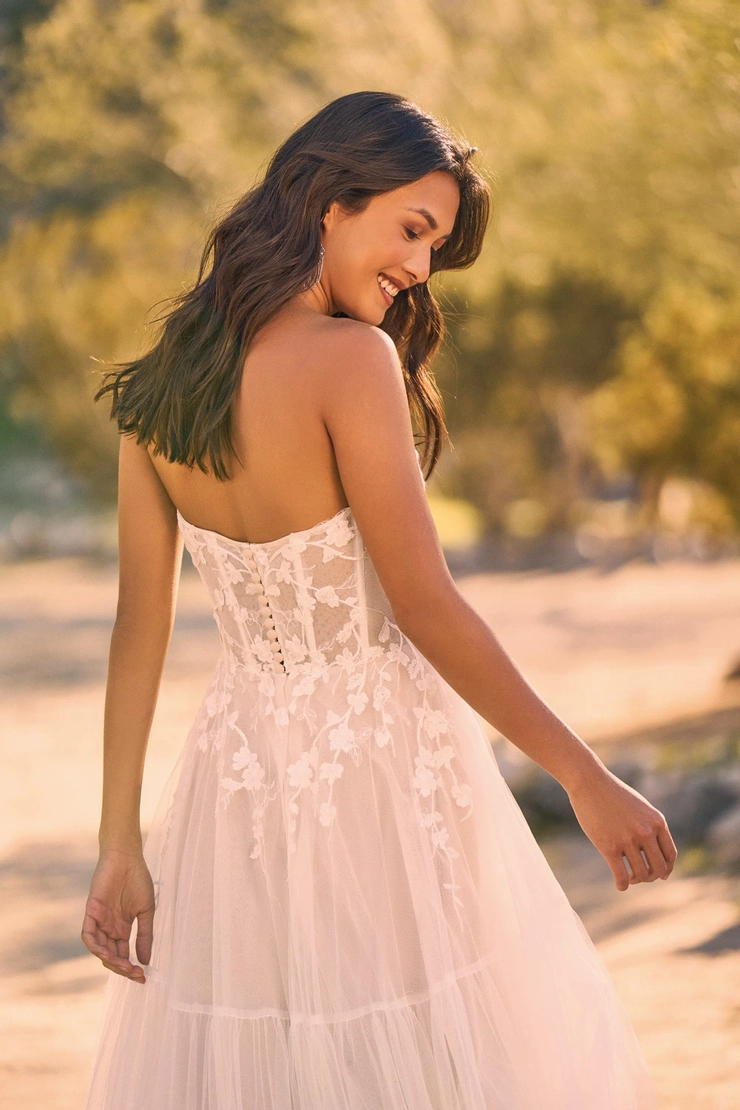 Lillian West Style #66322 #3 backface vertical cropped picture