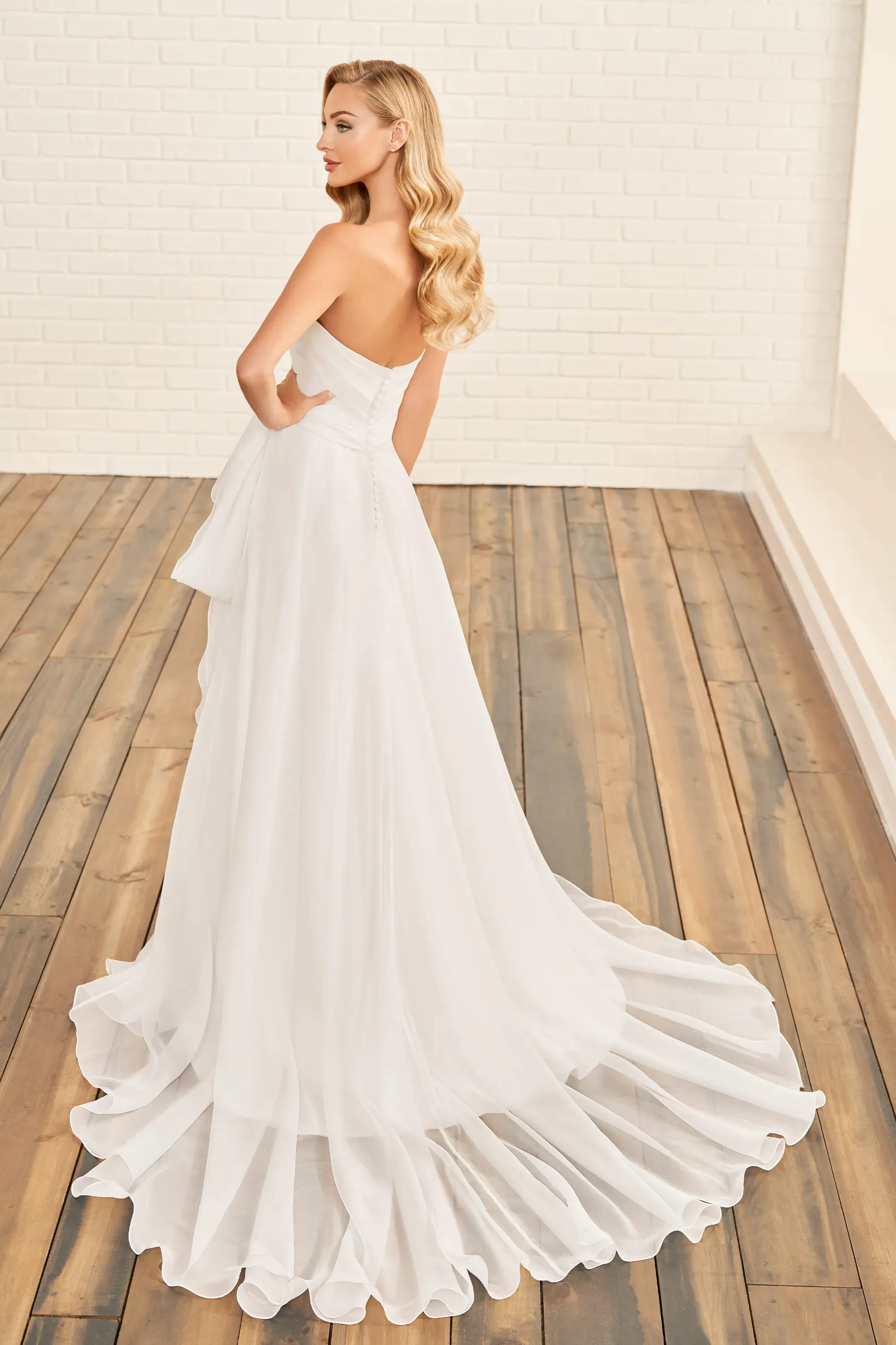 Spring 2024 | Enchanting by Mon Cheri - E532