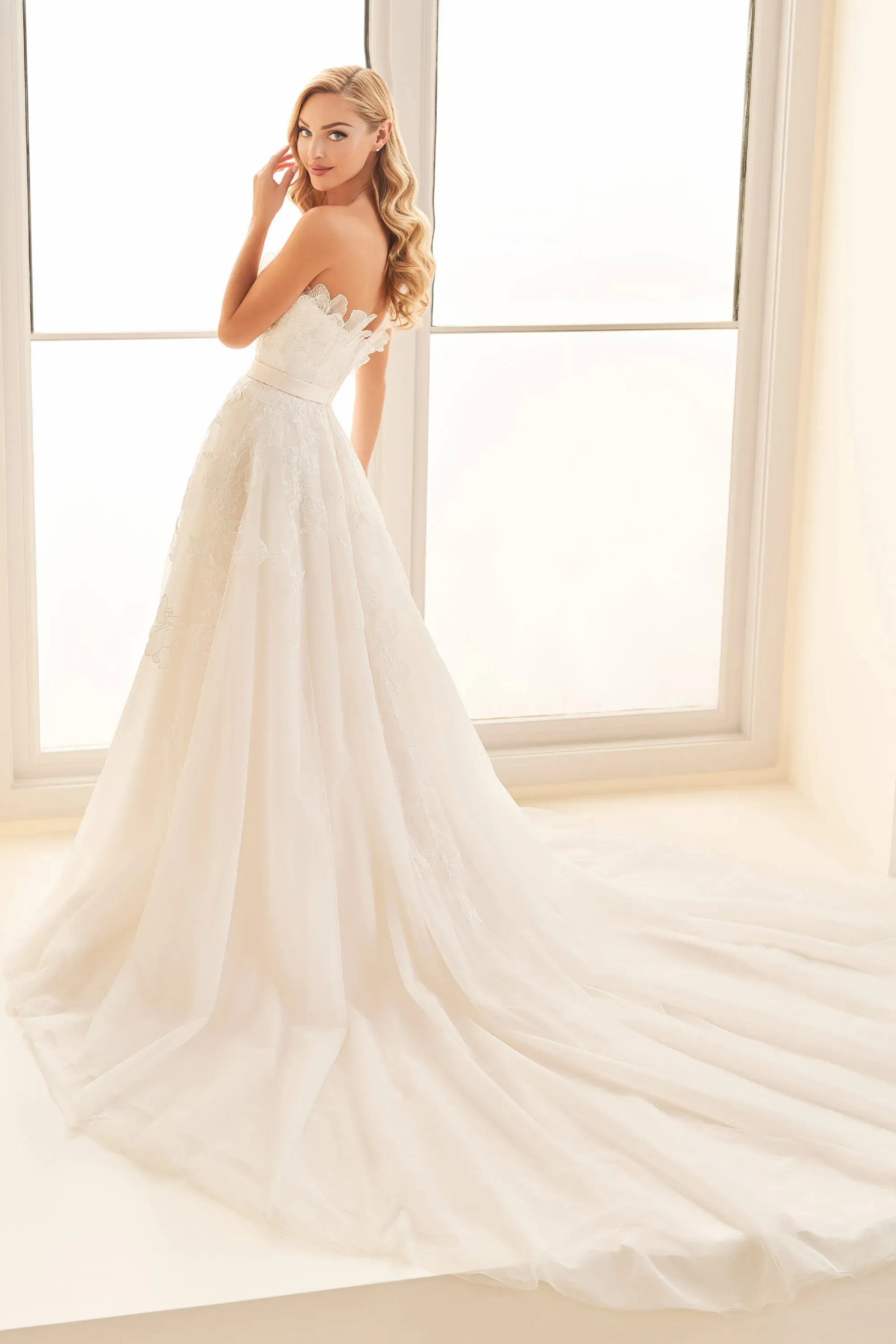 Spring 2024 | Enchanting by Mon Cheri - E535