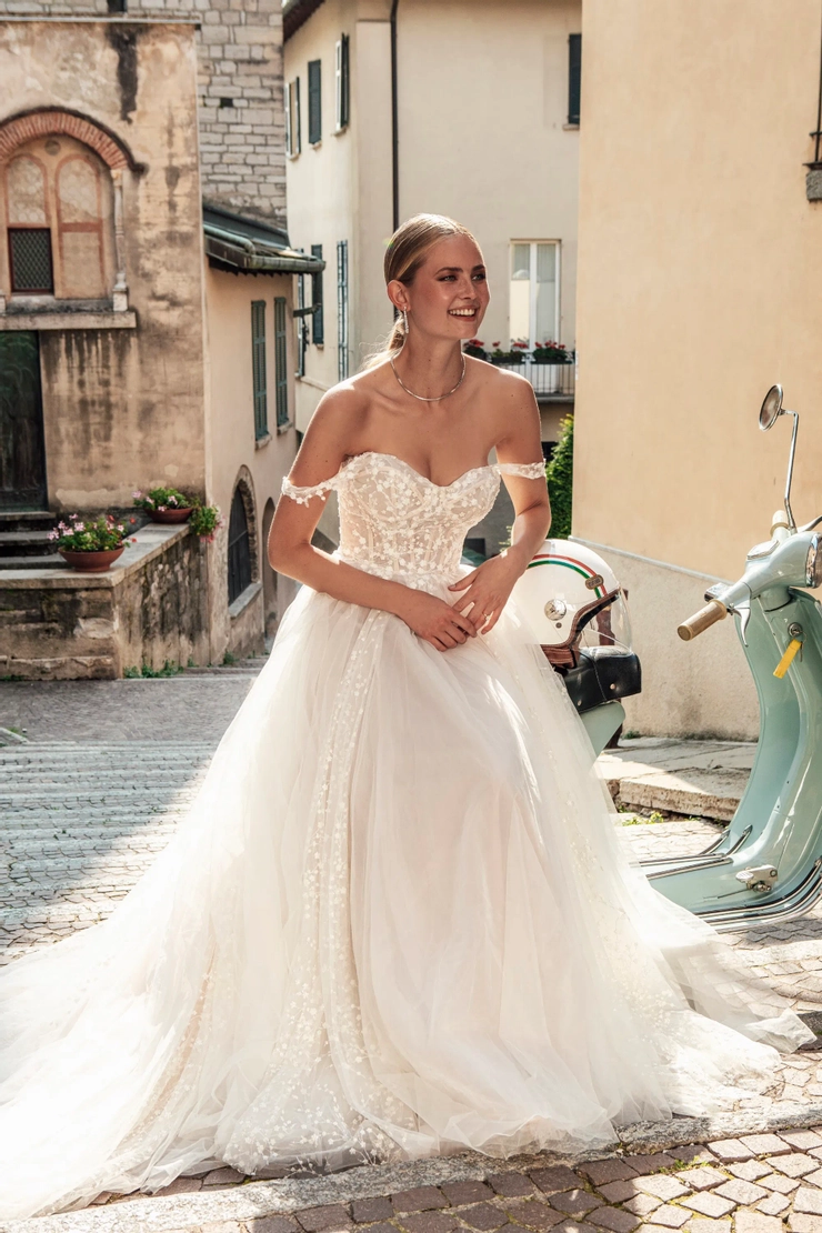 Madison James - MJ1010 | The Country Bride Inc.