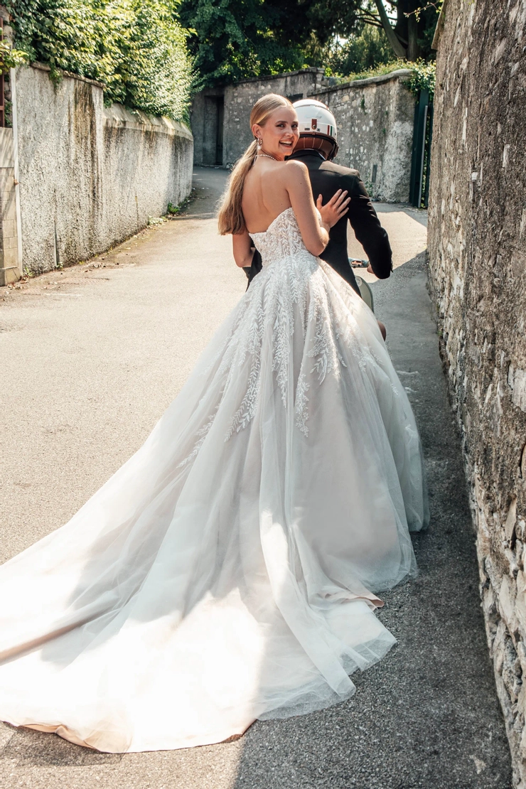 Madison James - MJ1017 | Xenas Bridal