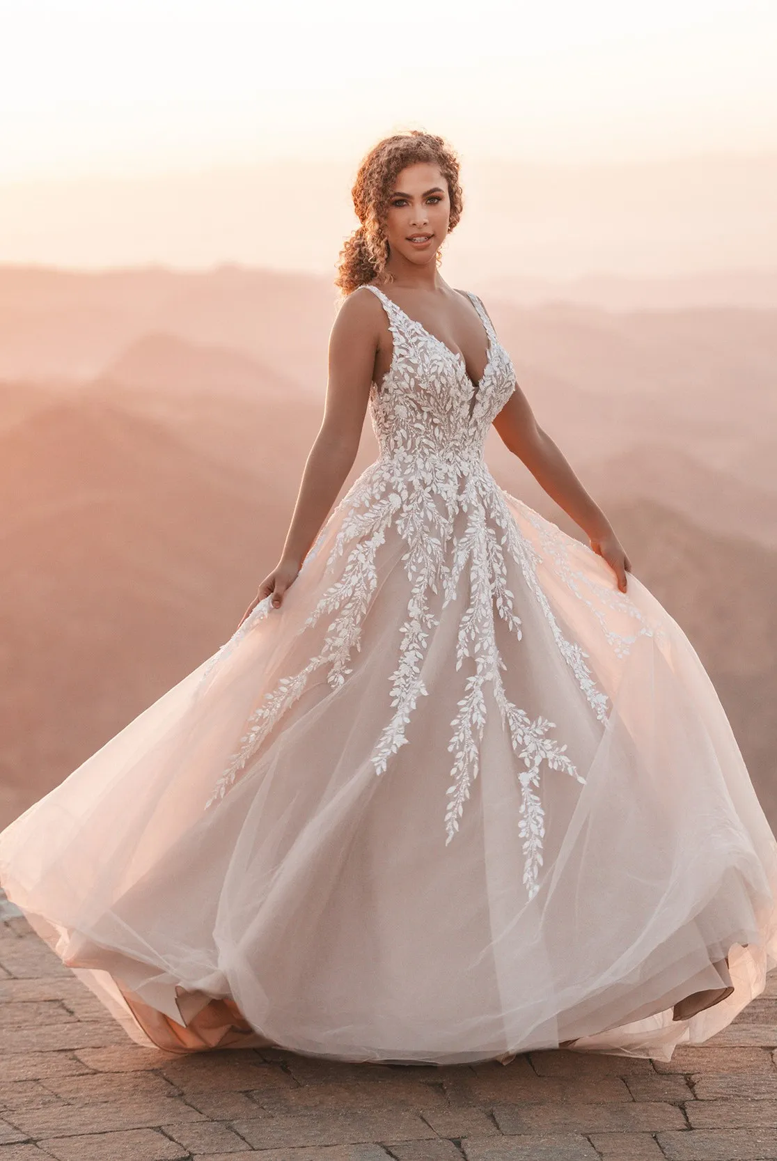 green emerald velvet dress MO2521 – La Maison Bridal Boutique