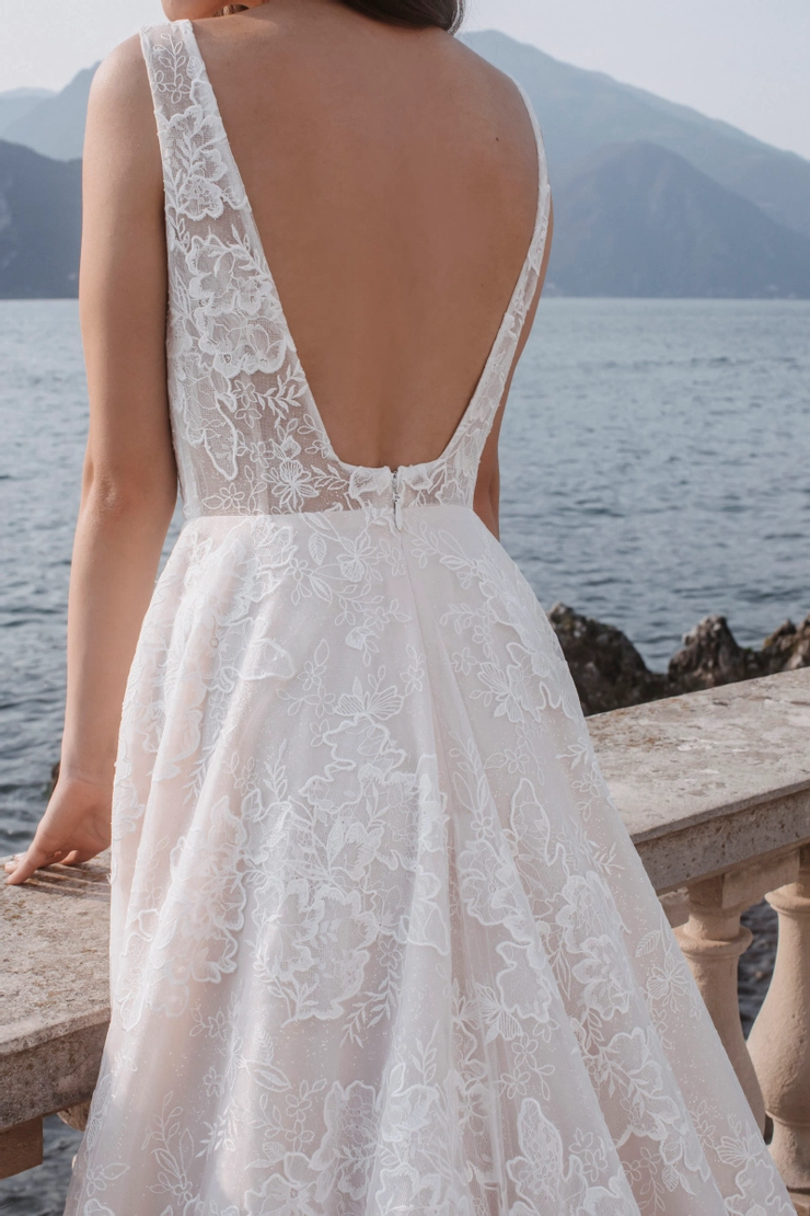 Abella Aster Style #E401 #8 backface vertical cropped picture