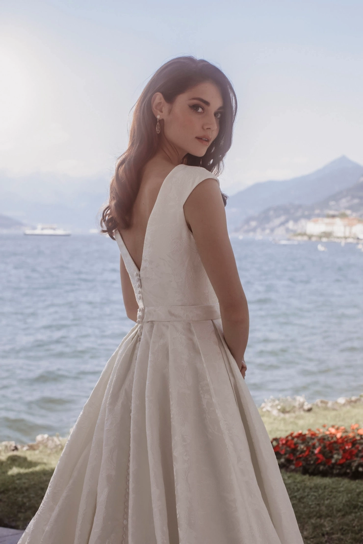 Abella Solstice Style #E407 #5 backface vertical cropped picture