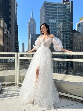 House of Savin Sara #1 frontface vertical thumbnail