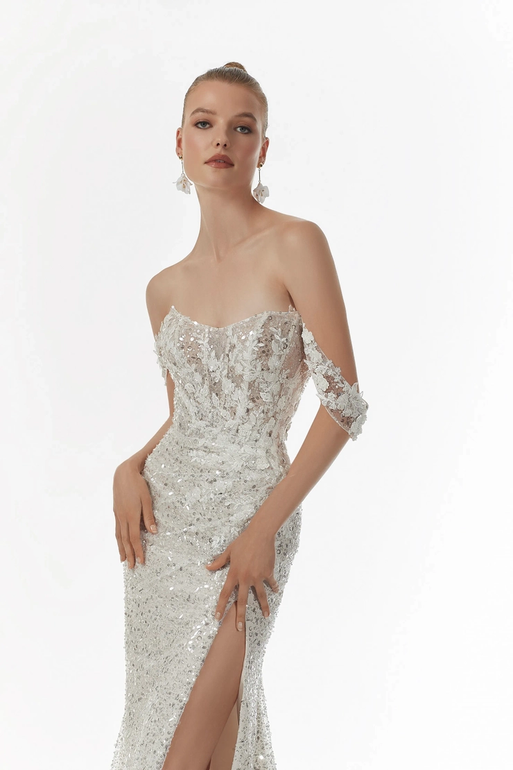 Signature Collection Style #1225 #3 frontface vertical cropped picture