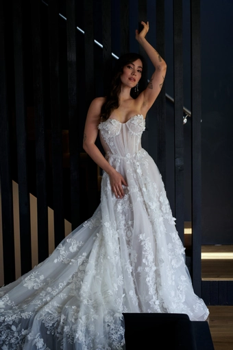 Serene Amé Brooks #1 frontface vertical thumbnail