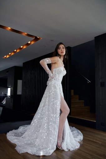 Serene Amé Zeno #4 frontface vertical thumbnail