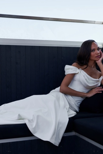 Serene Amé Altair #1 frontface vertical cropped thumbnail