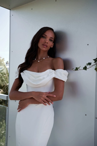 Serene Amé Altair #2 frontface vertical cropped thumbnail