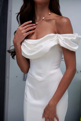 Serene Amé Altair #3 frontface vertical cropped thumbnail