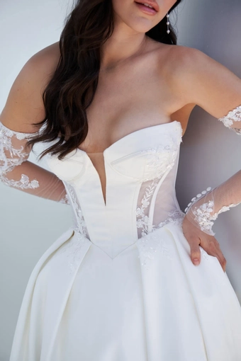 Serene Amé Broadway #3 frontface vertical cropped thumbnail