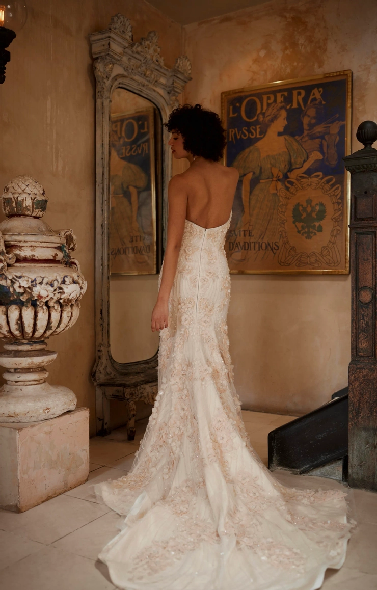 Enaura | Brides by the Falls - Veronika | Brides by the Falls