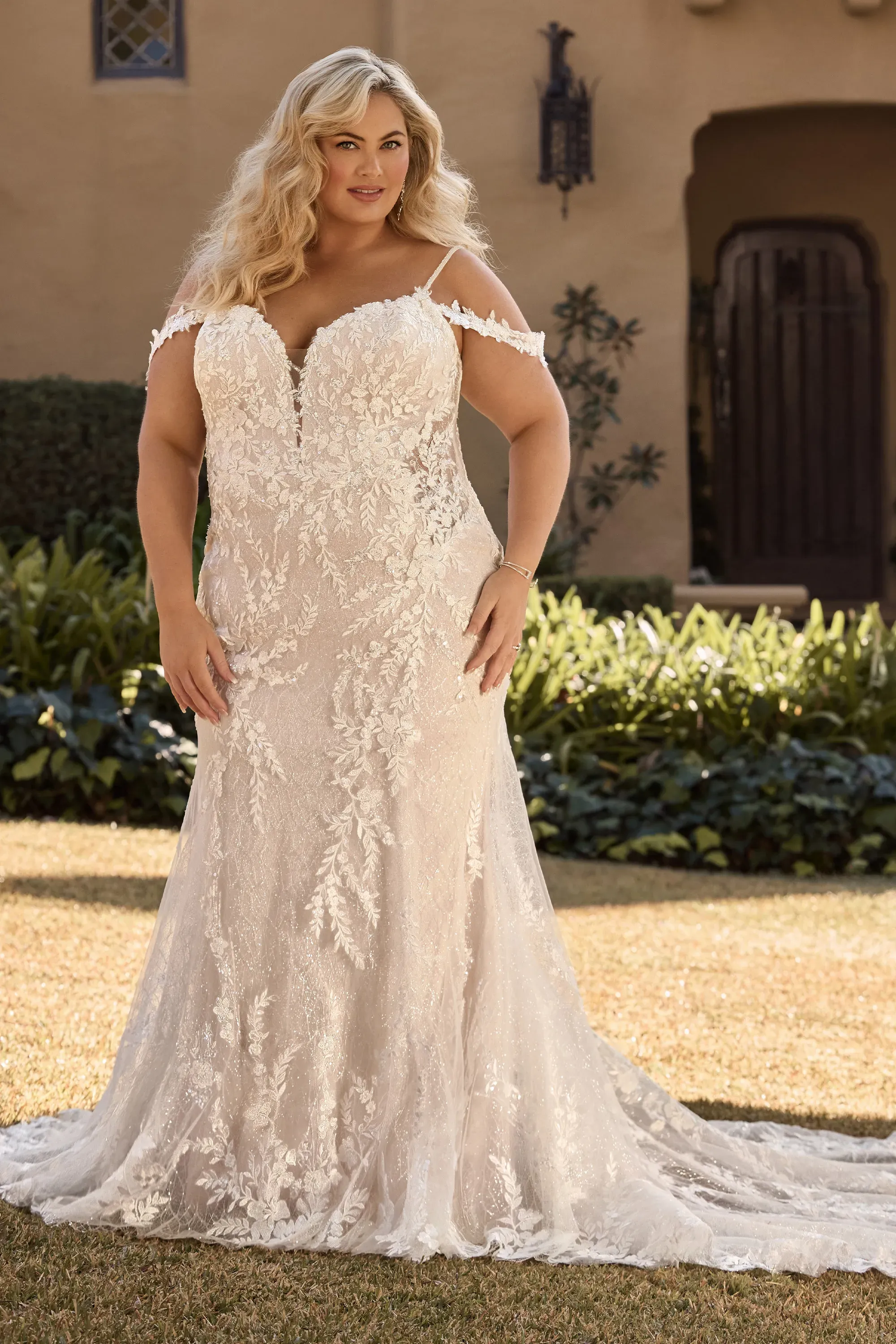 Cold-shoulder Sexy fit-and-flare gown