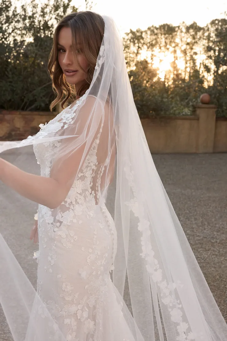 Sophia Tolli Première Backface Thumbnail Image