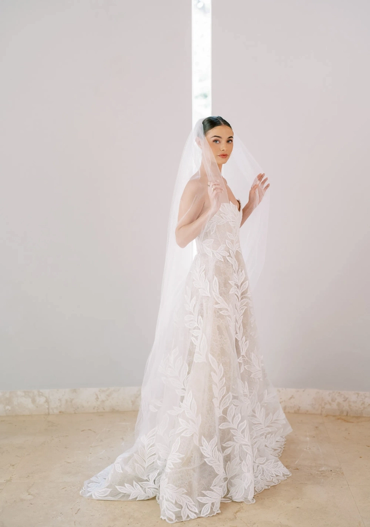 Watters Soraya 66113B #1 frontface vertical picture