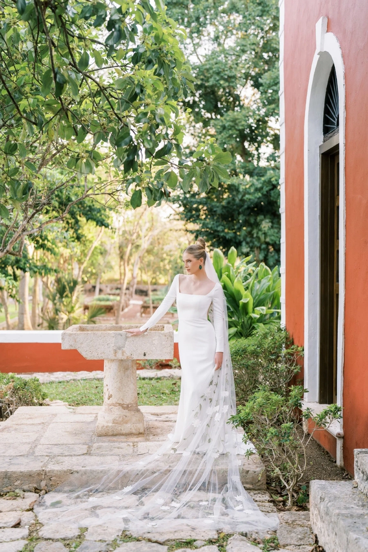 Watters Kasia 66328B #1 frontface vertical picture