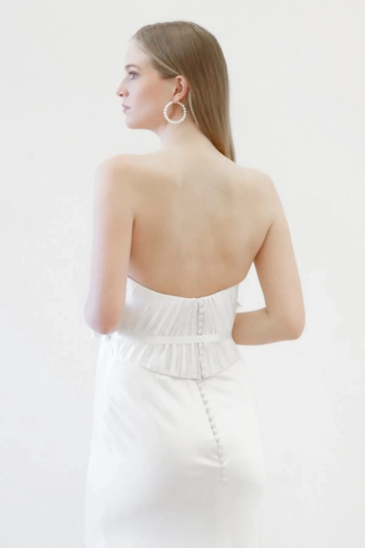 Watters Imena 66332P #2 default backface vertical cropped picture