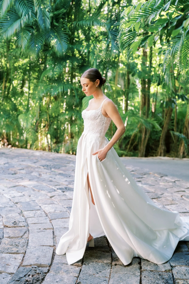 Watters Eislyn 66421B #1 frontface vertical picture