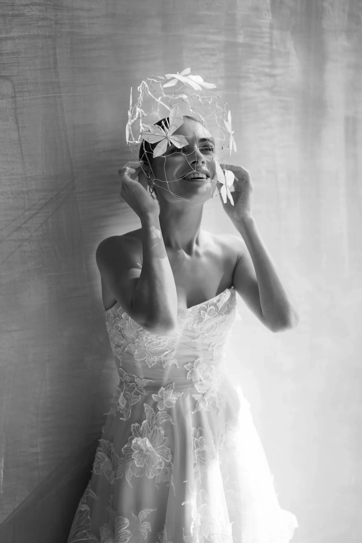 Watters Arien 66423B #2 frontface vertical cropped picture