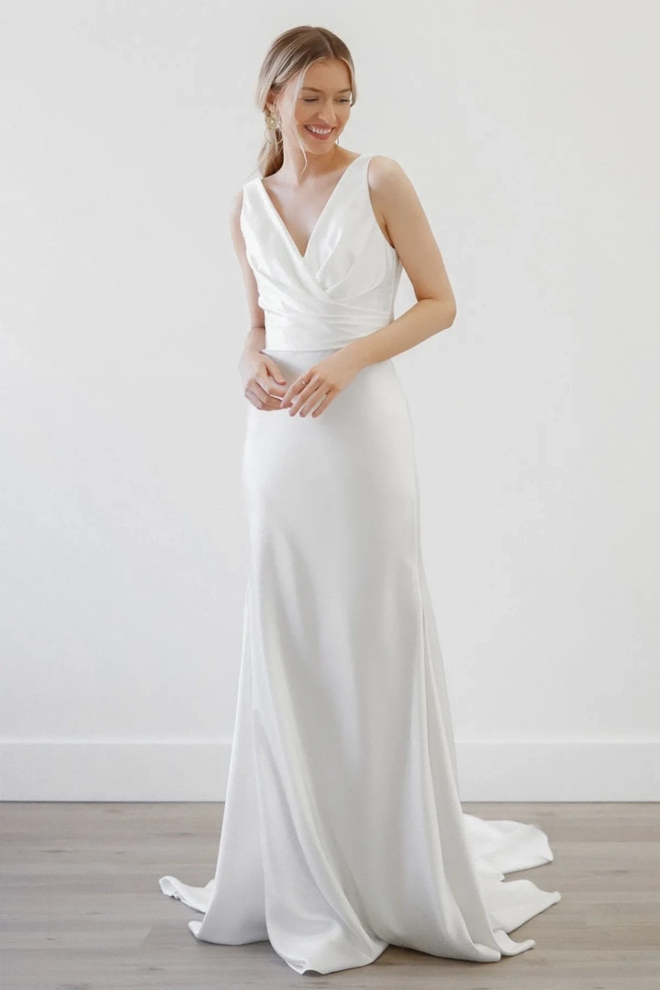 Locket Fawn Style #11256 #1 frontface vertical picture