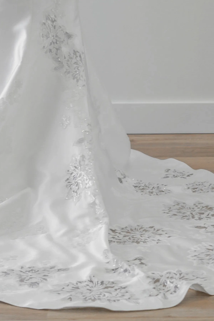 Locket Linney Style #11261 #4 vertical cropped picture