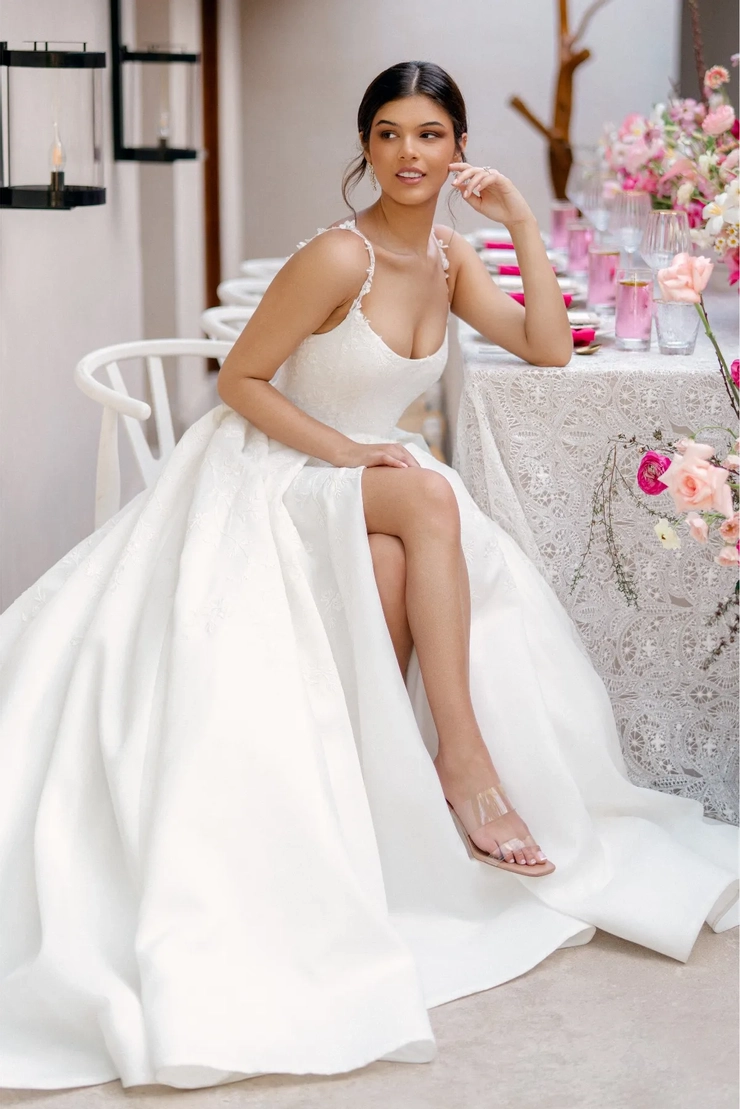 Locket Addison Style #11721 #1 frontface vertical picture