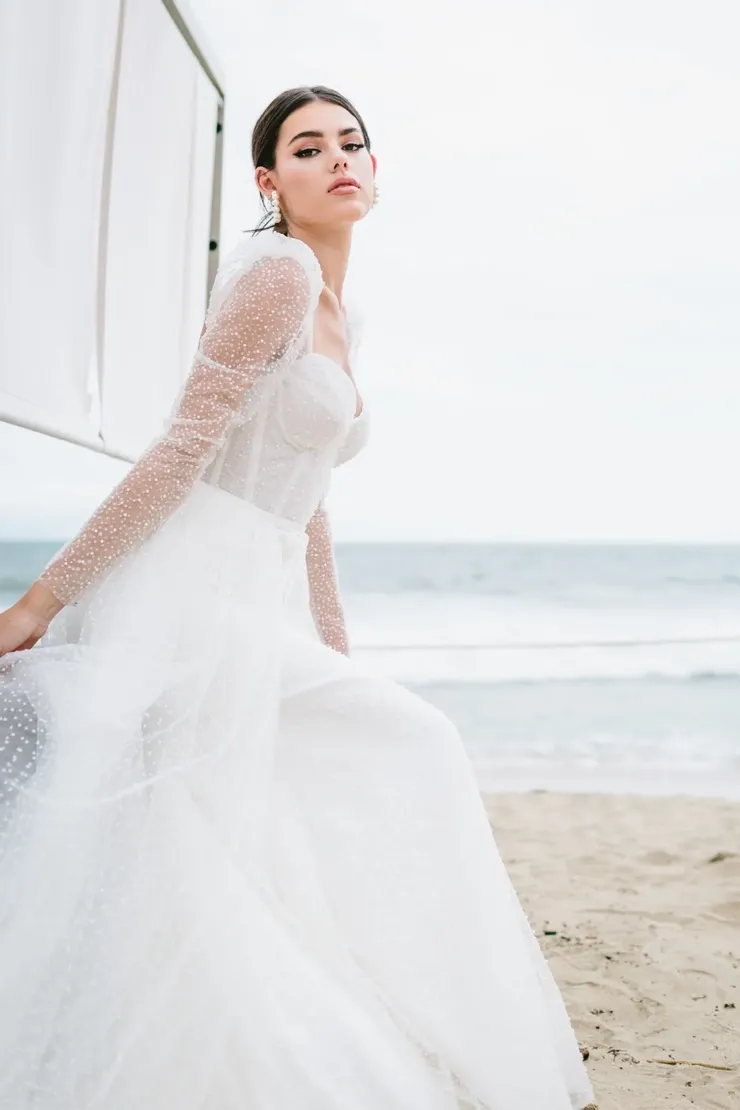 Watters Viviane 63703B #5 frontface vertical cropped picture