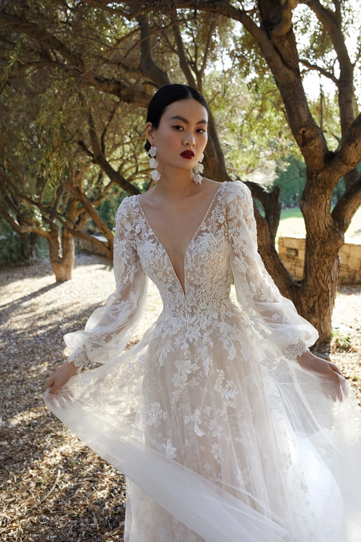 Demetrios Style #200160 #3 frontface vertical cropped picture