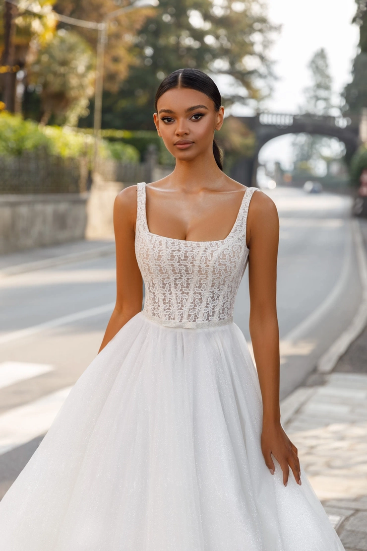 Oksana Mukha Style #Izarа #4 frontface vertical cropped picture