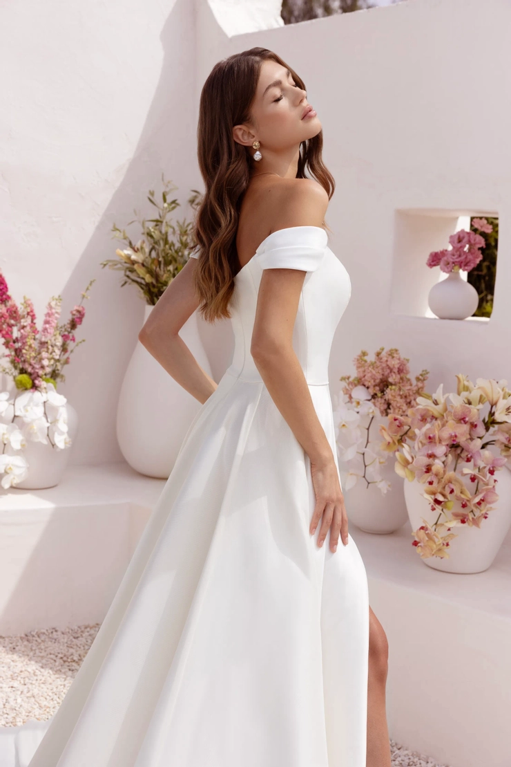 Casablanca Bridal LE136