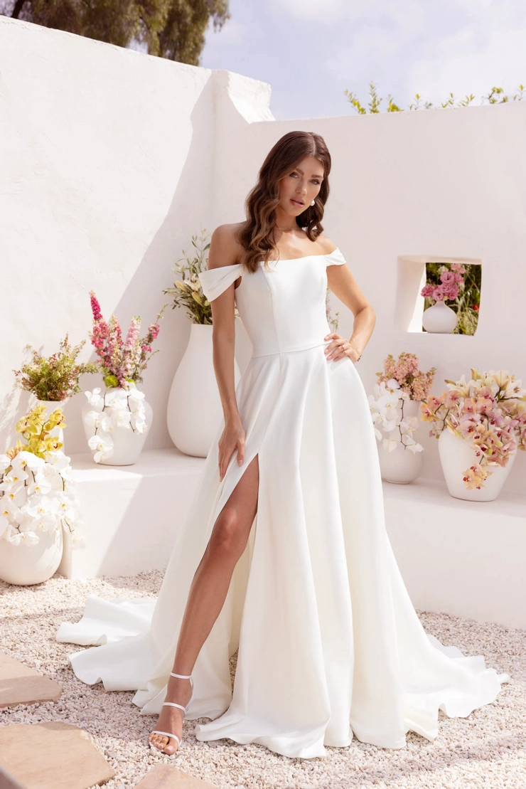 Casablanca Bridal LE136