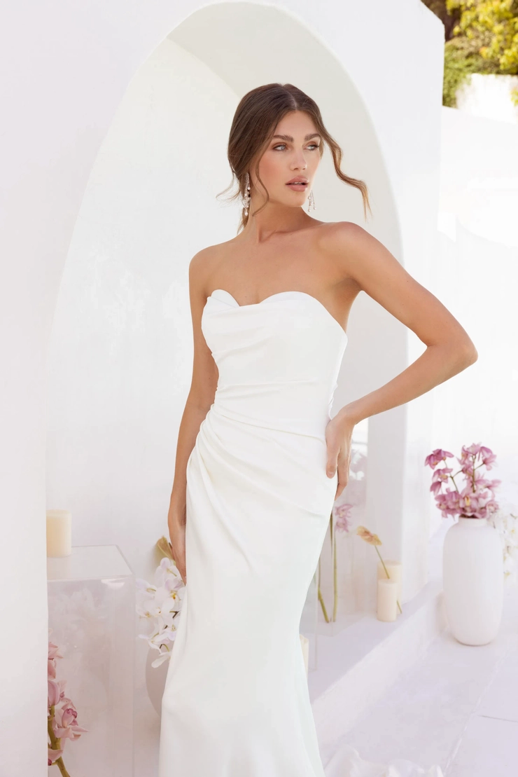 Casablanca Bridal LE138