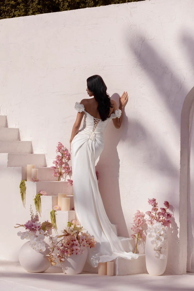 Casablanca Bridal LE142