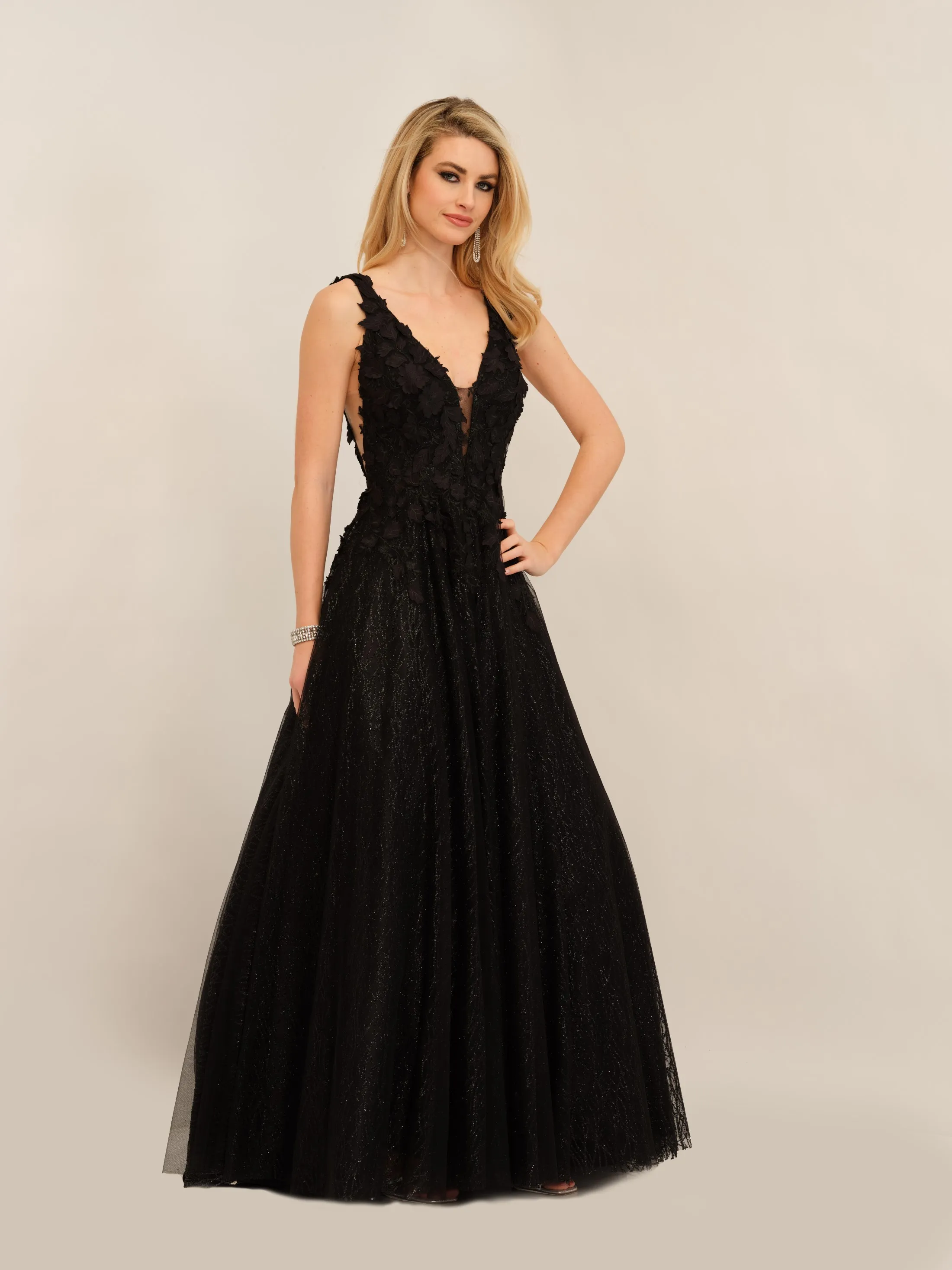 Dave & Johnny Spring 2024 Prom Dresses | The Mane Event NY