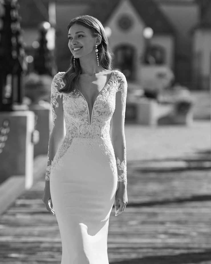 Rosa Clara Style #8A27 #2 frontface vertical cropped picture