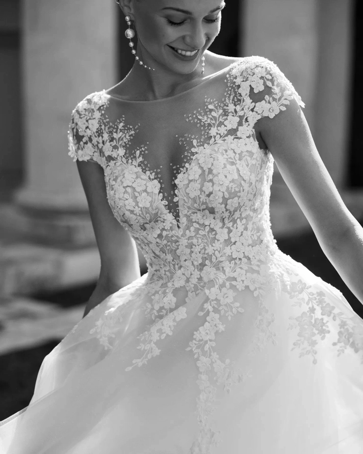 Rosa Clara Style #8A37 #2 frontface vertical cropped picture