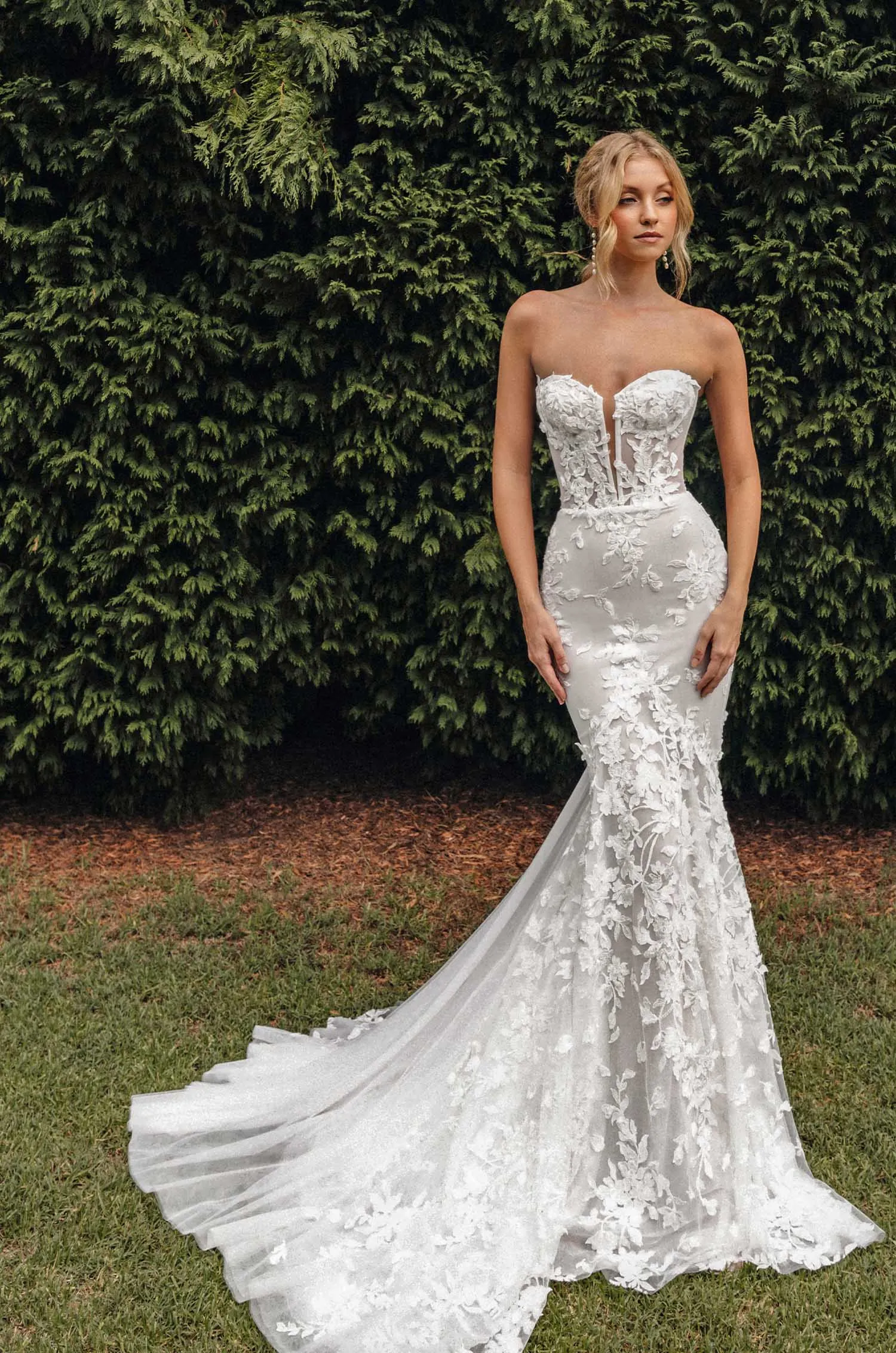 ベール　Lis blanc mariage La Premiere White Spring 2024 Bridal Dresses | Weddings by Debbie