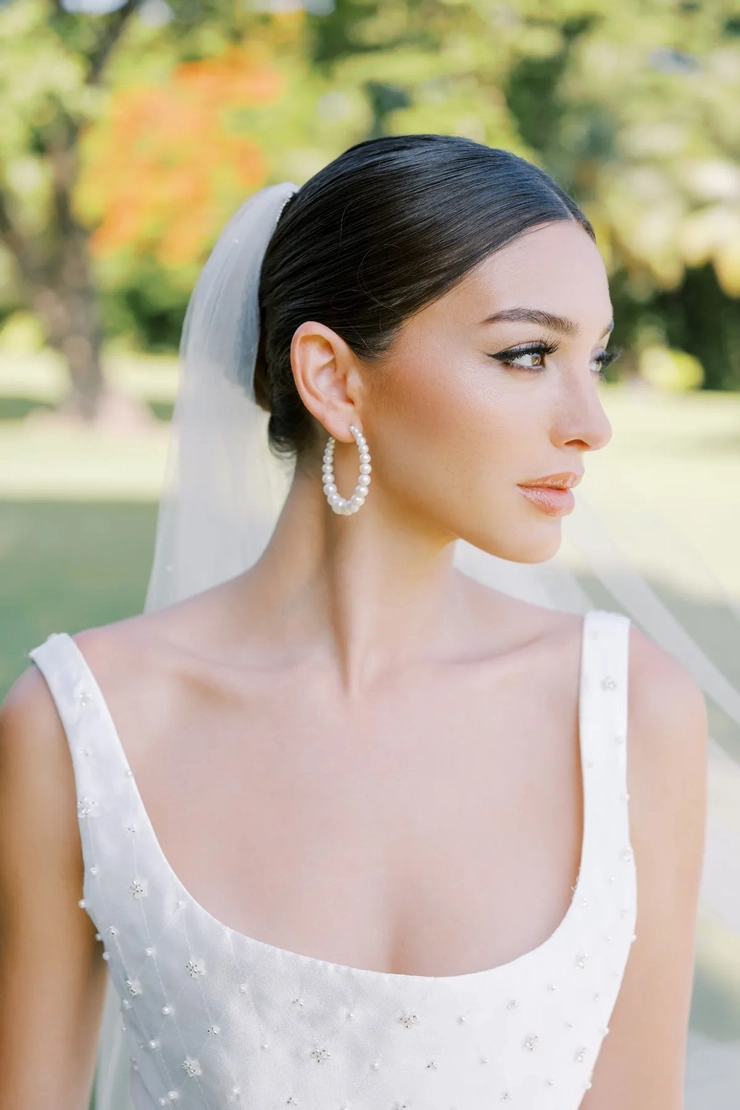 Watters Ayesha 66312B #5 frontface vertical cropped picture