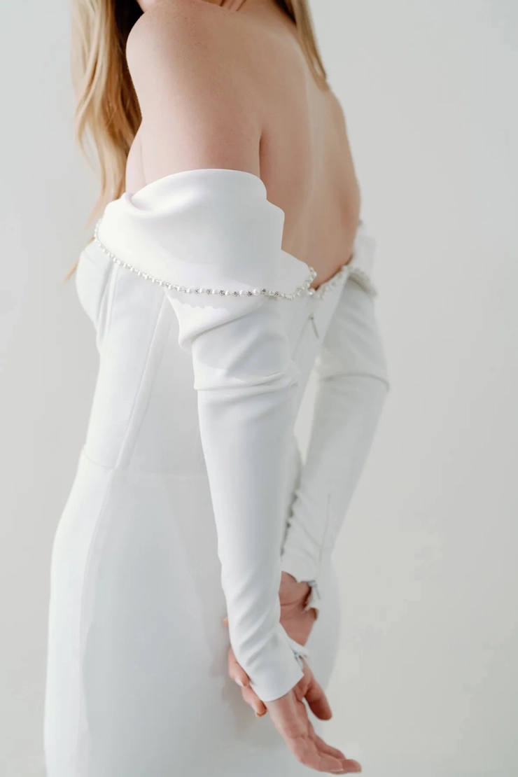 Watters Everette 67317B #5 backface vertical cropped picture