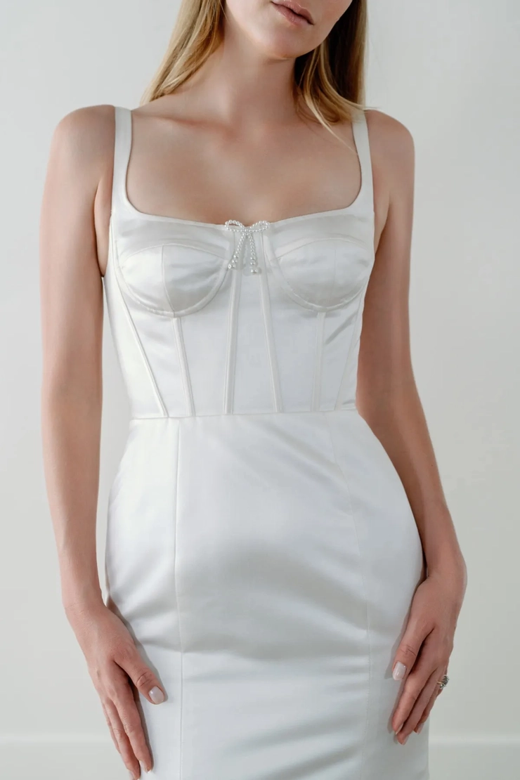 Watters Greta #3 frontface vertical cropped picture