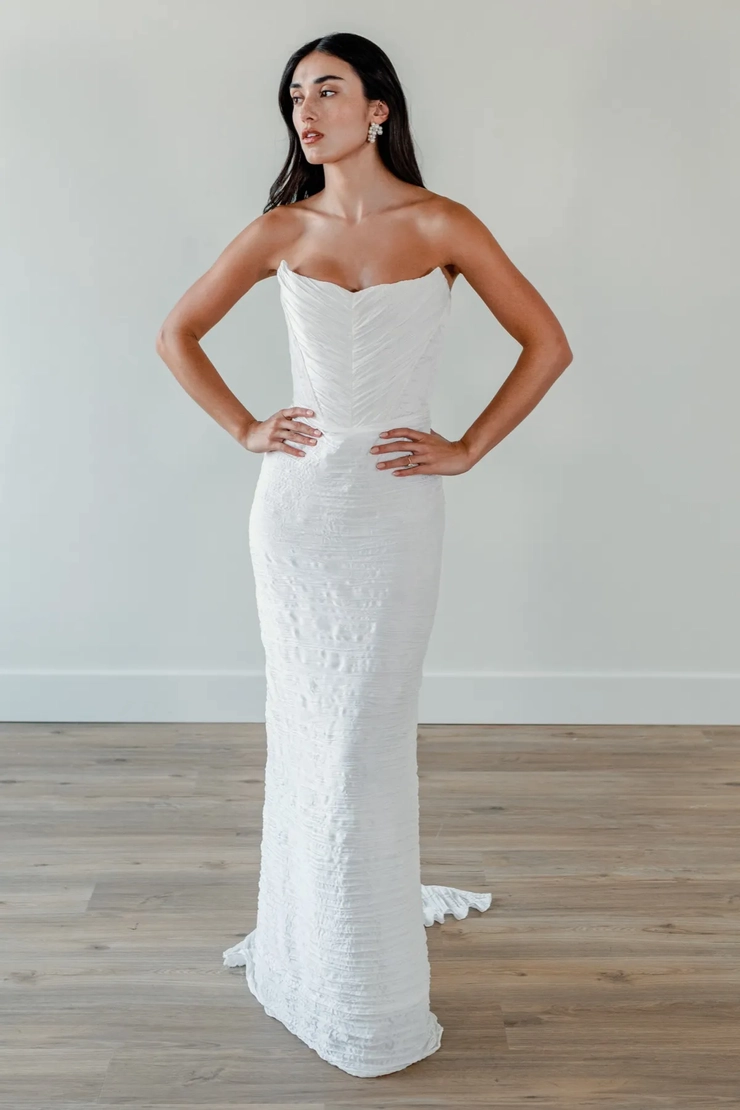 Willowby Europa 52352 #1 frontface vertical picture